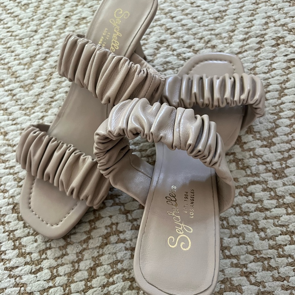 Seychelles Women's Cream Ruffled Sandals